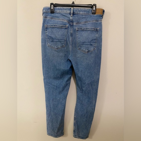 American Eagle Strigid Ripped Mom Jeans - Picture 5 of 6